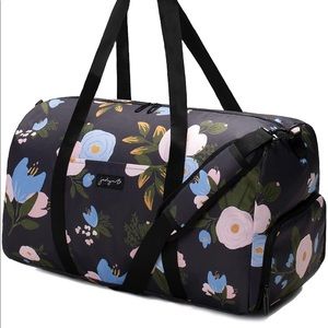 Super cute large duffle/gym/weekend bag!